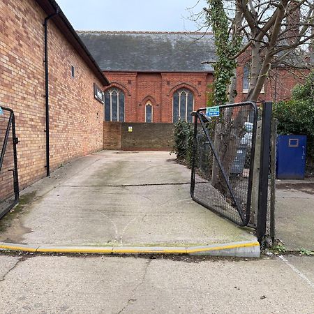 Spacious Modern 1 Bed Apartments In St Neots - Perfect For Contractors & Professionals - Free Parking - Wifi - Fully Equipped Kitchen - Smart Tv Ideal For Work Stays And Long Projects Eksteriør bilde