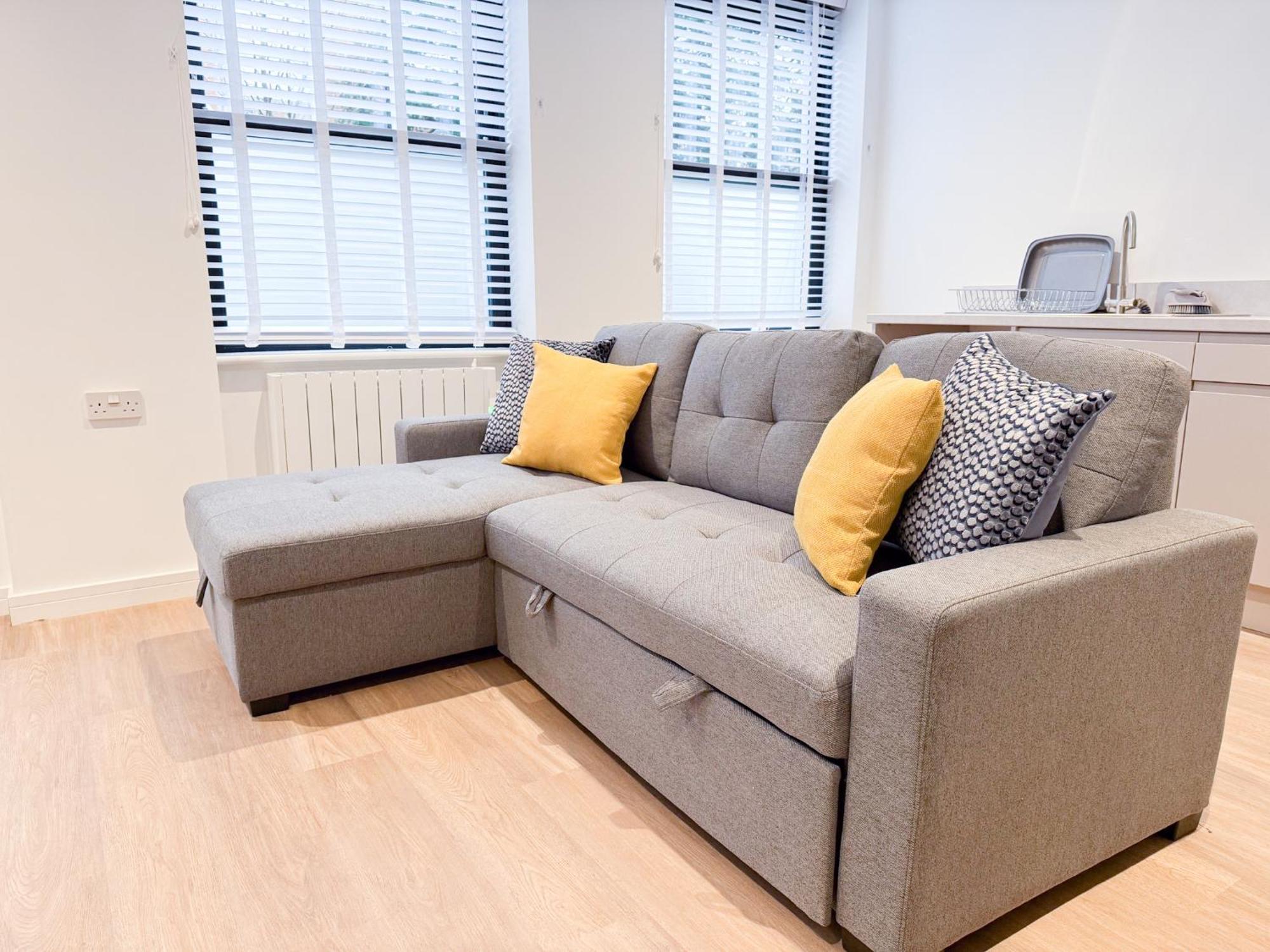 Spacious Modern 1 Bed Apartments In St Neots - Perfect For Contractors & Professionals - Free Parking - Wifi - Fully Equipped Kitchen - Smart Tv Ideal For Work Stays And Long Projects Eksteriør bilde