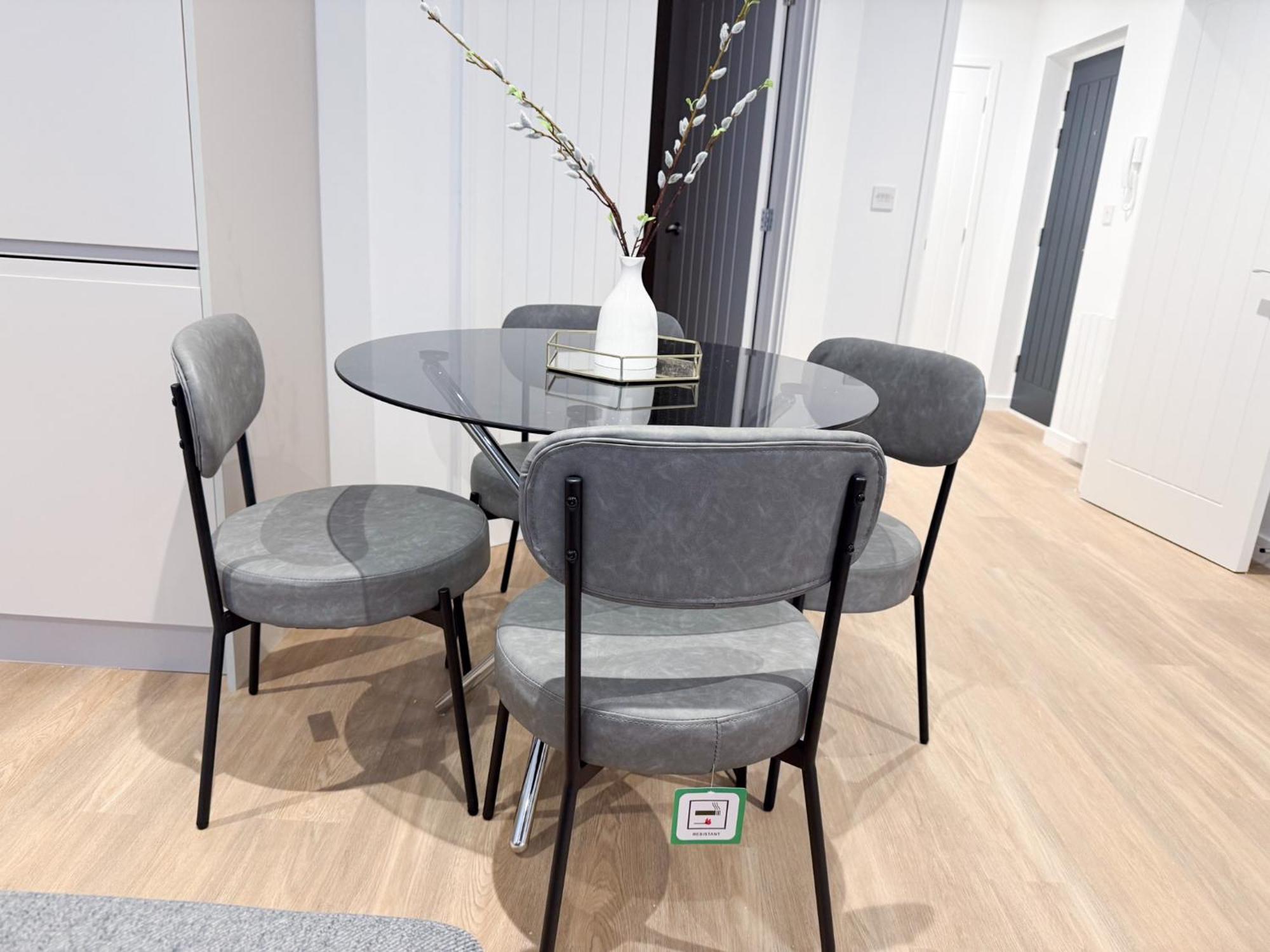 Spacious Modern 1 Bed Apartments In St Neots - Perfect For Contractors & Professionals - Free Parking - Wifi - Fully Equipped Kitchen - Smart Tv Ideal For Work Stays And Long Projects Eksteriør bilde