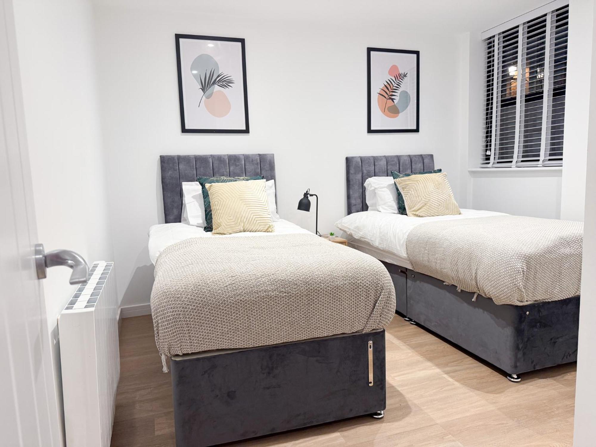 Spacious Modern 1 Bed Apartments In St Neots - Perfect For Contractors & Professionals - Free Parking - Wifi - Fully Equipped Kitchen - Smart Tv Ideal For Work Stays And Long Projects Eksteriør bilde