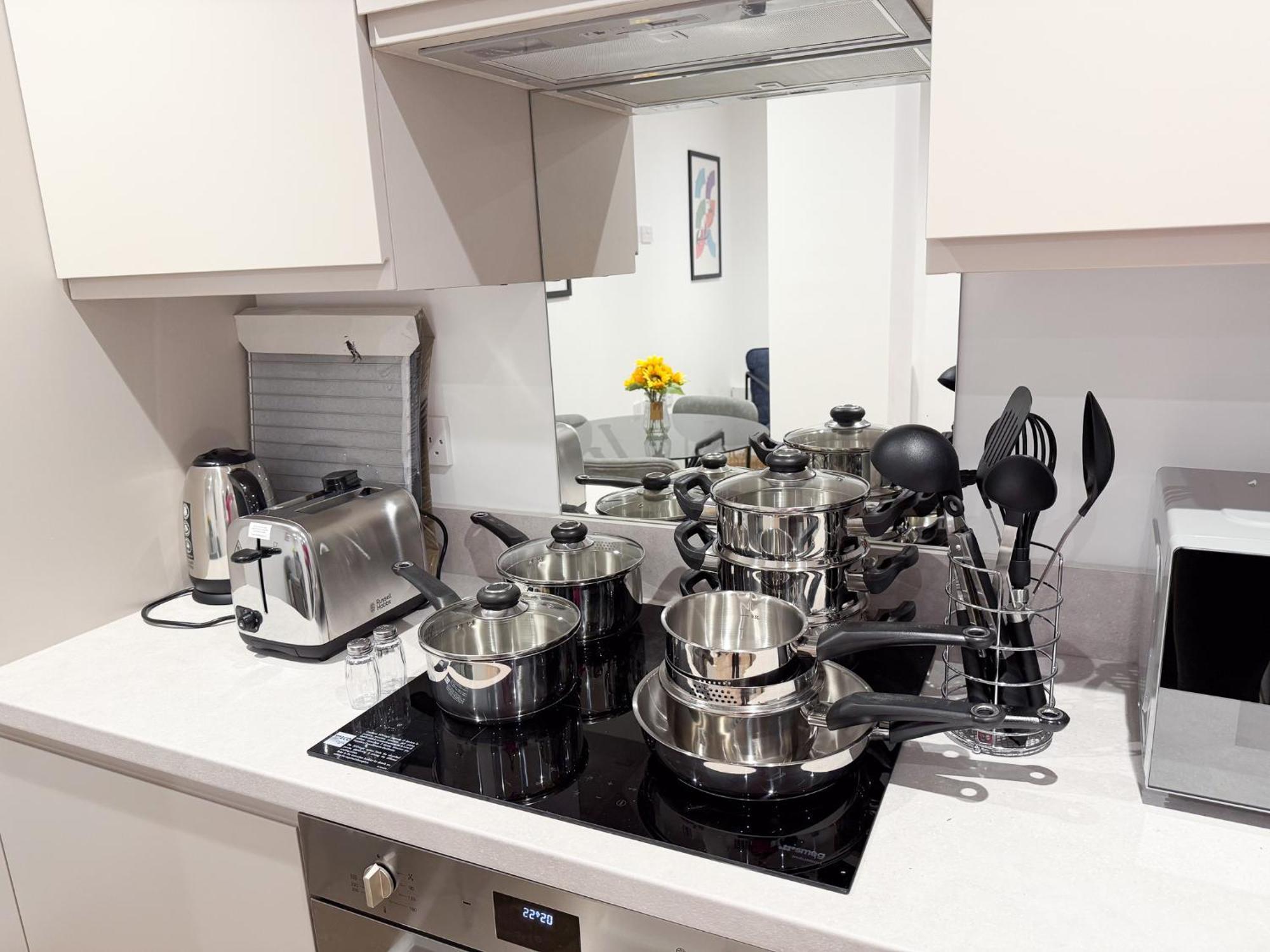 Spacious Modern 1 Bed Apartments In St Neots - Perfect For Contractors & Professionals - Free Parking - Wifi - Fully Equipped Kitchen - Smart Tv Ideal For Work Stays And Long Projects Eksteriør bilde