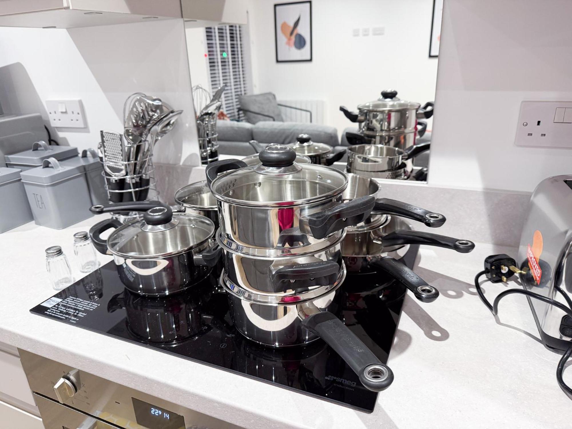 Spacious Modern 1 Bed Apartments In St Neots - Perfect For Contractors & Professionals - Free Parking - Wifi - Fully Equipped Kitchen - Smart Tv Ideal For Work Stays And Long Projects Eksteriør bilde
