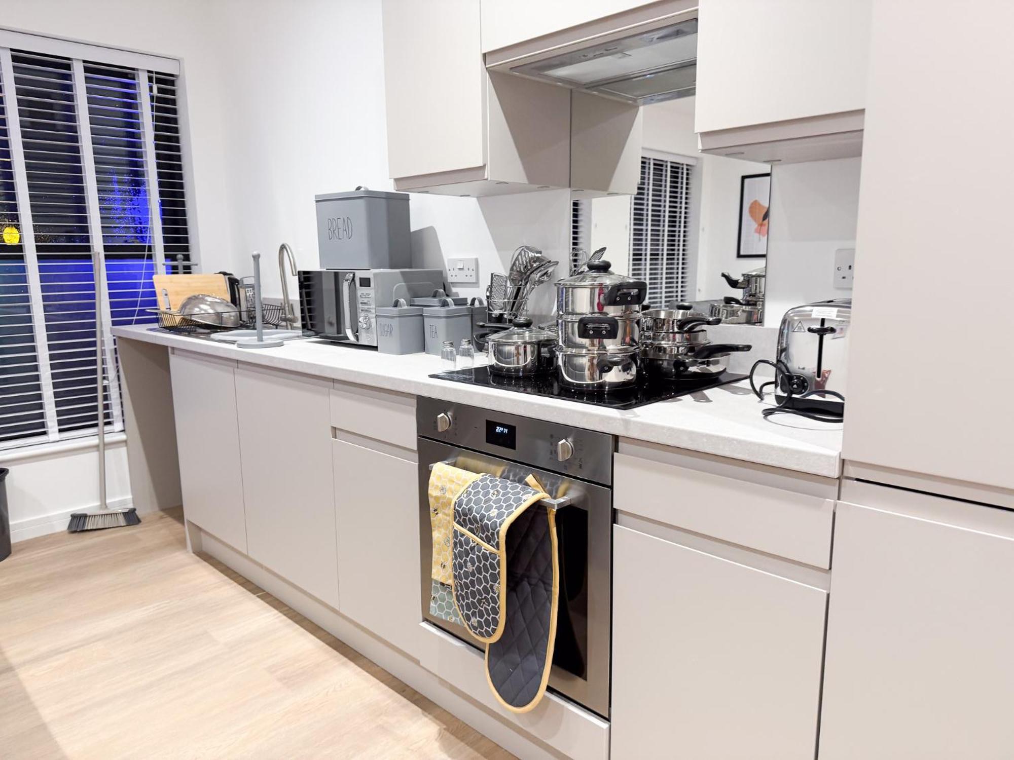 Spacious Modern 1 Bed Apartments In St Neots - Perfect For Contractors & Professionals - Free Parking - Wifi - Fully Equipped Kitchen - Smart Tv Ideal For Work Stays And Long Projects Eksteriør bilde