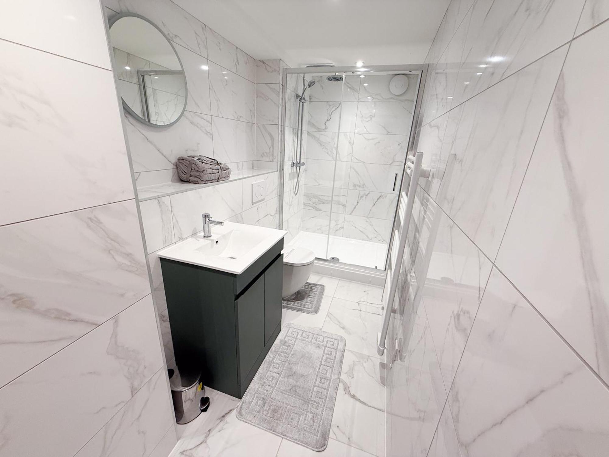 Spacious Modern 1 Bed Apartments In St Neots - Perfect For Contractors & Professionals - Free Parking - Wifi - Fully Equipped Kitchen - Smart Tv Ideal For Work Stays And Long Projects Eksteriør bilde