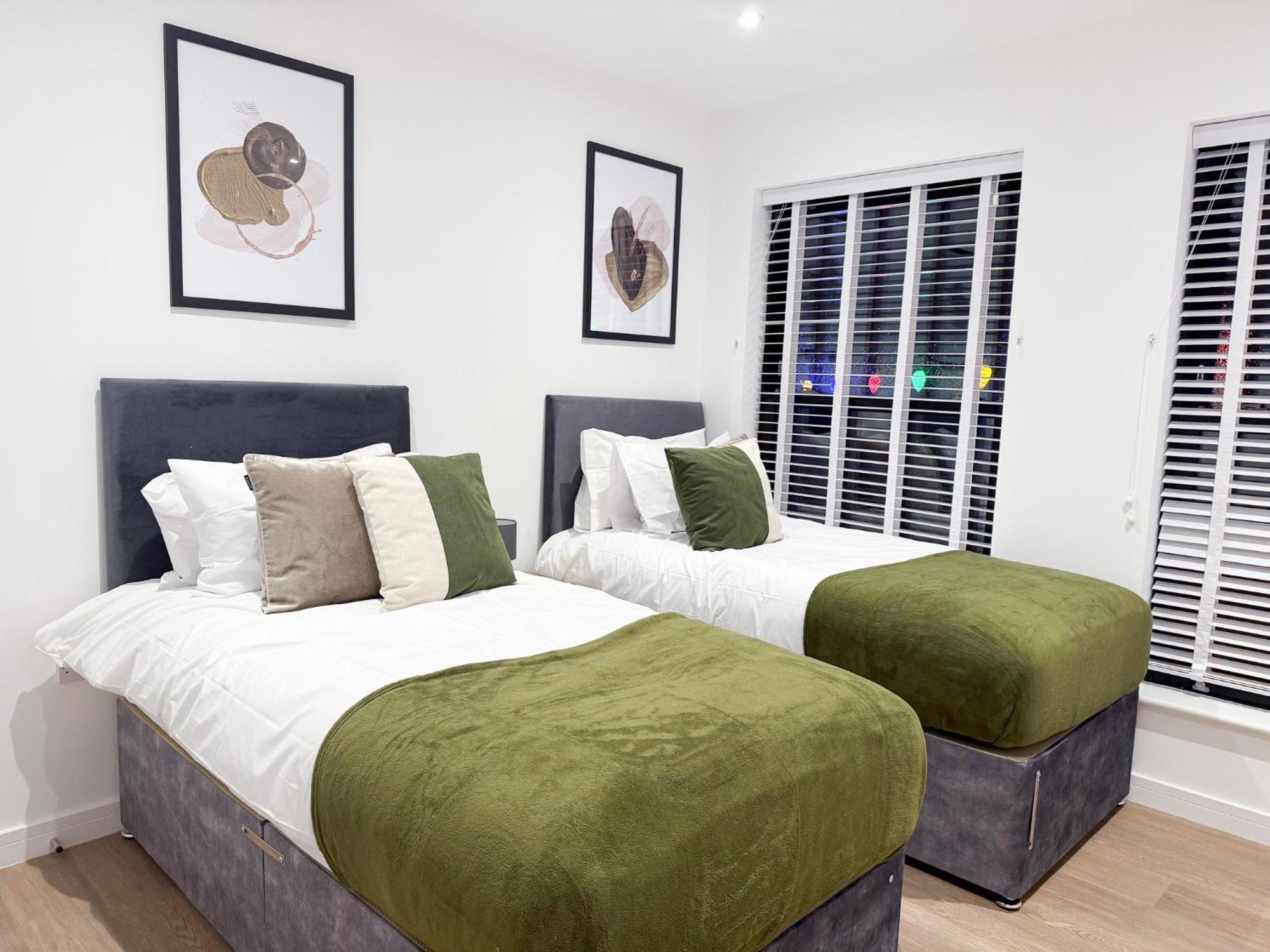 Spacious Modern 1 Bed Apartments In St Neots - Perfect For Contractors & Professionals - Free Parking - Wifi - Fully Equipped Kitchen - Smart Tv Ideal For Work Stays And Long Projects Eksteriør bilde
