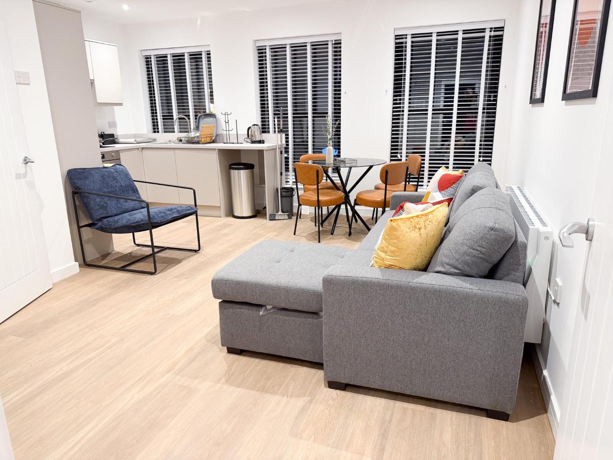 Spacious Modern 1 Bed Apartments In St Neots - Perfect For Contractors & Professionals - Free Parking - Wifi - Fully Equipped Kitchen - Smart Tv Ideal For Work Stays And Long Projects Eksteriør bilde