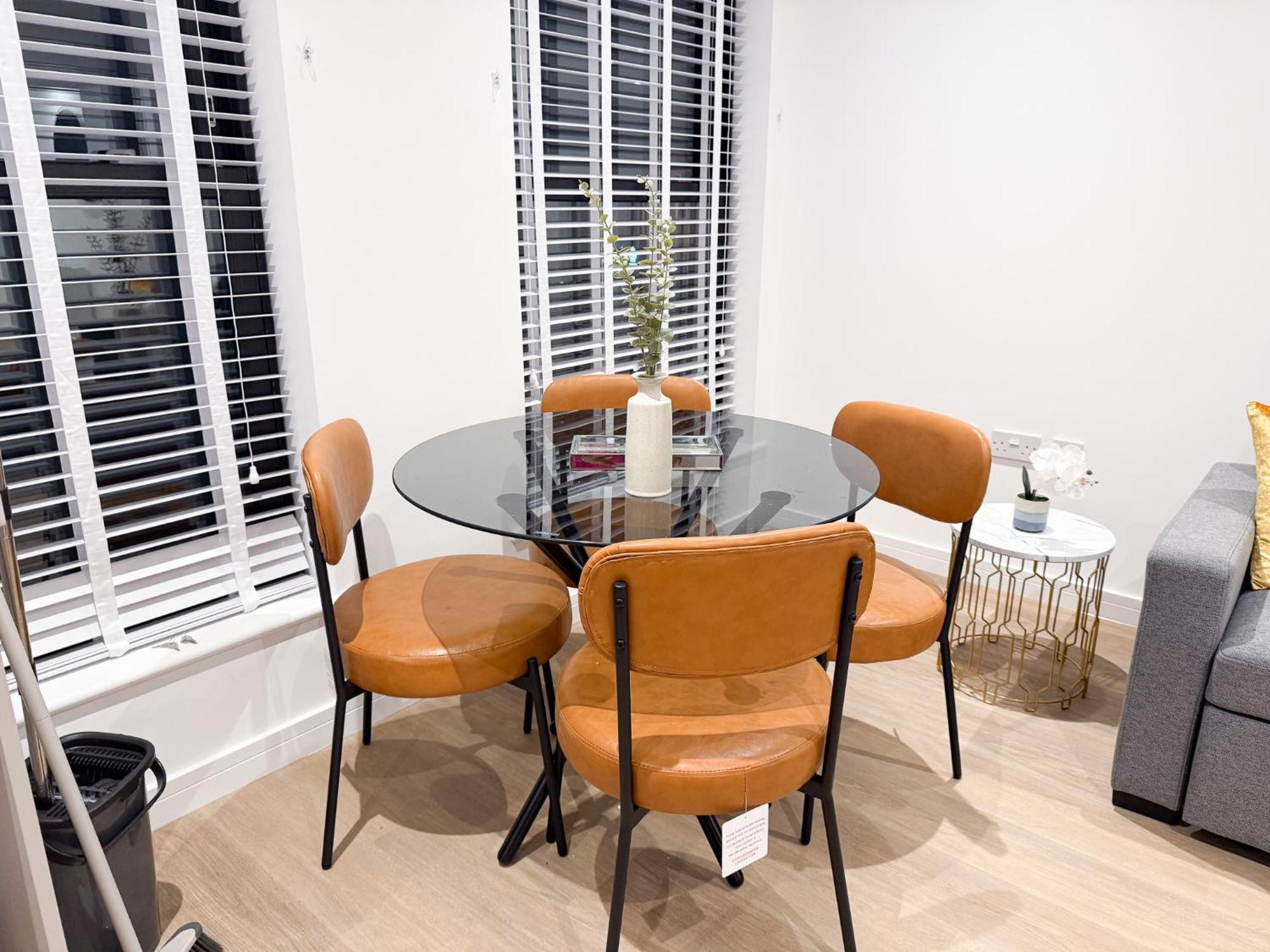 Spacious Modern 1 Bed Apartments In St Neots - Perfect For Contractors & Professionals - Free Parking - Wifi - Fully Equipped Kitchen - Smart Tv Ideal For Work Stays And Long Projects Eksteriør bilde