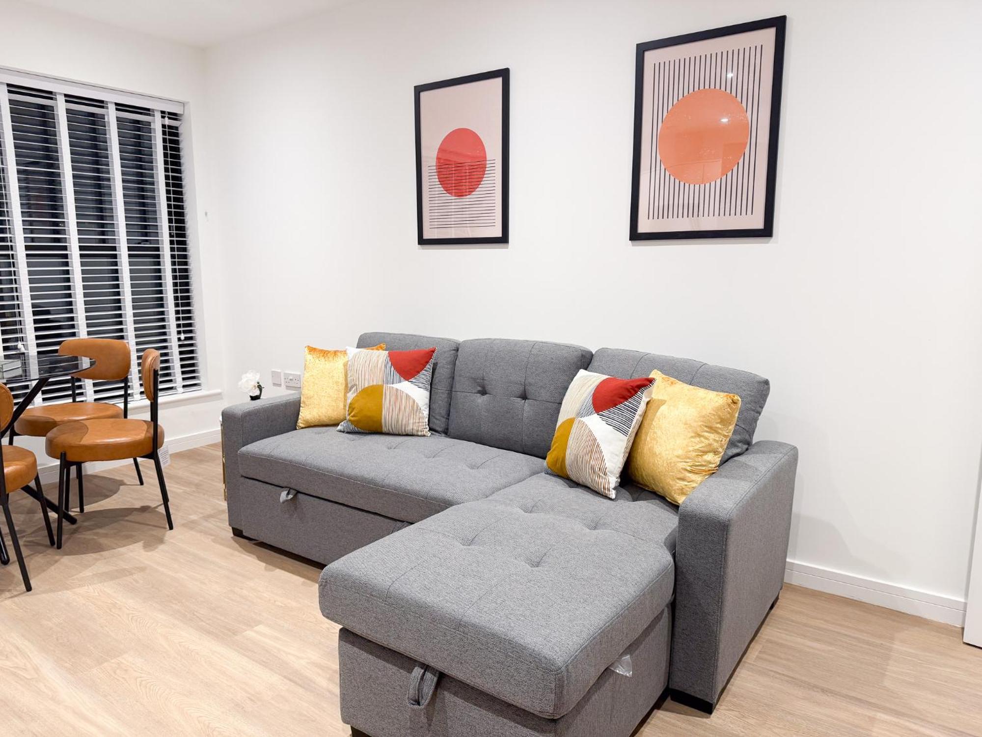 Spacious Modern 1 Bed Apartments In St Neots - Perfect For Contractors & Professionals - Free Parking - Wifi - Fully Equipped Kitchen - Smart Tv Ideal For Work Stays And Long Projects Eksteriør bilde