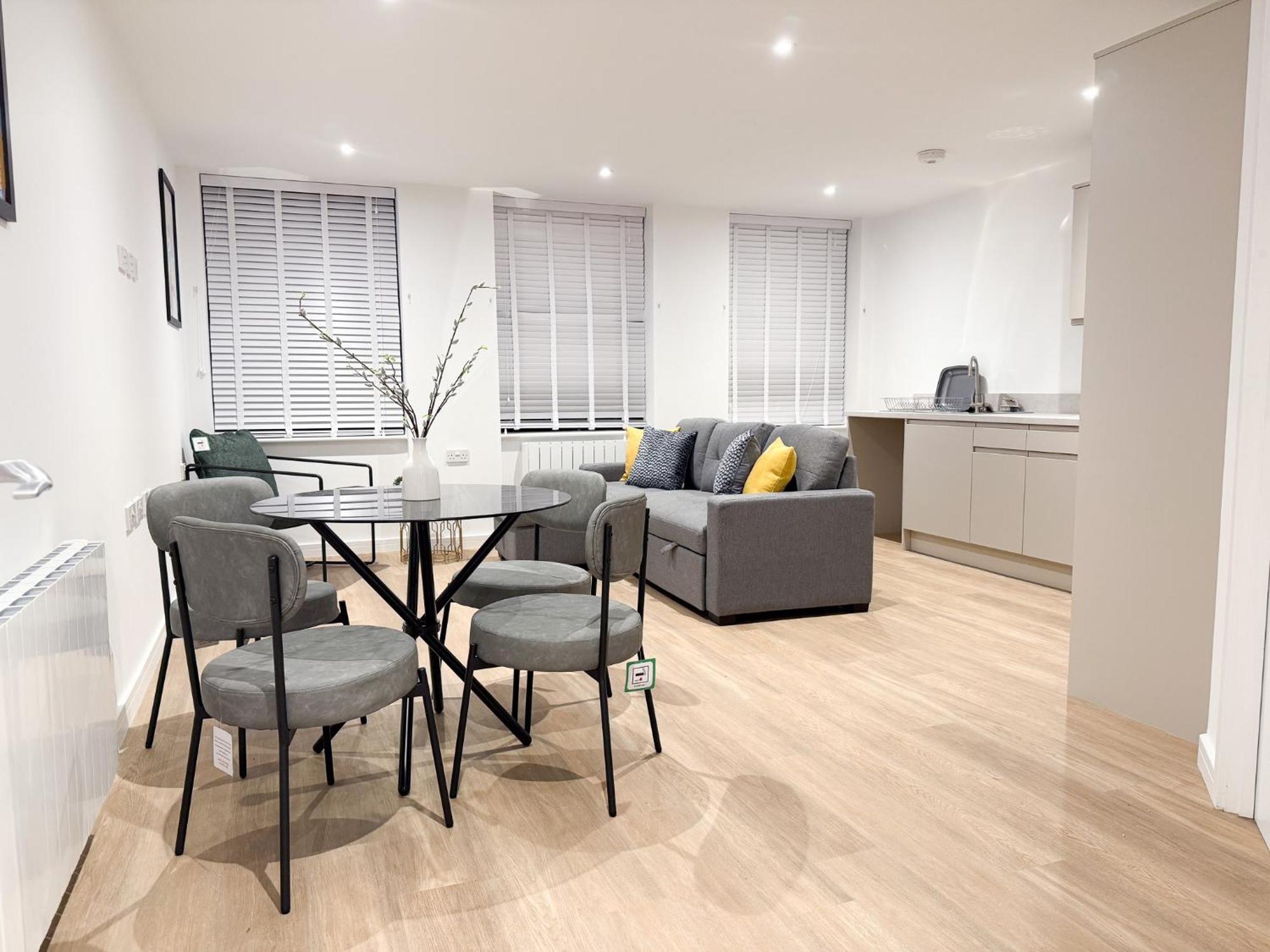 Spacious Modern 1 Bed Apartments In St Neots - Perfect For Contractors & Professionals - Free Parking - Wifi - Fully Equipped Kitchen - Smart Tv Ideal For Work Stays And Long Projects Eksteriør bilde