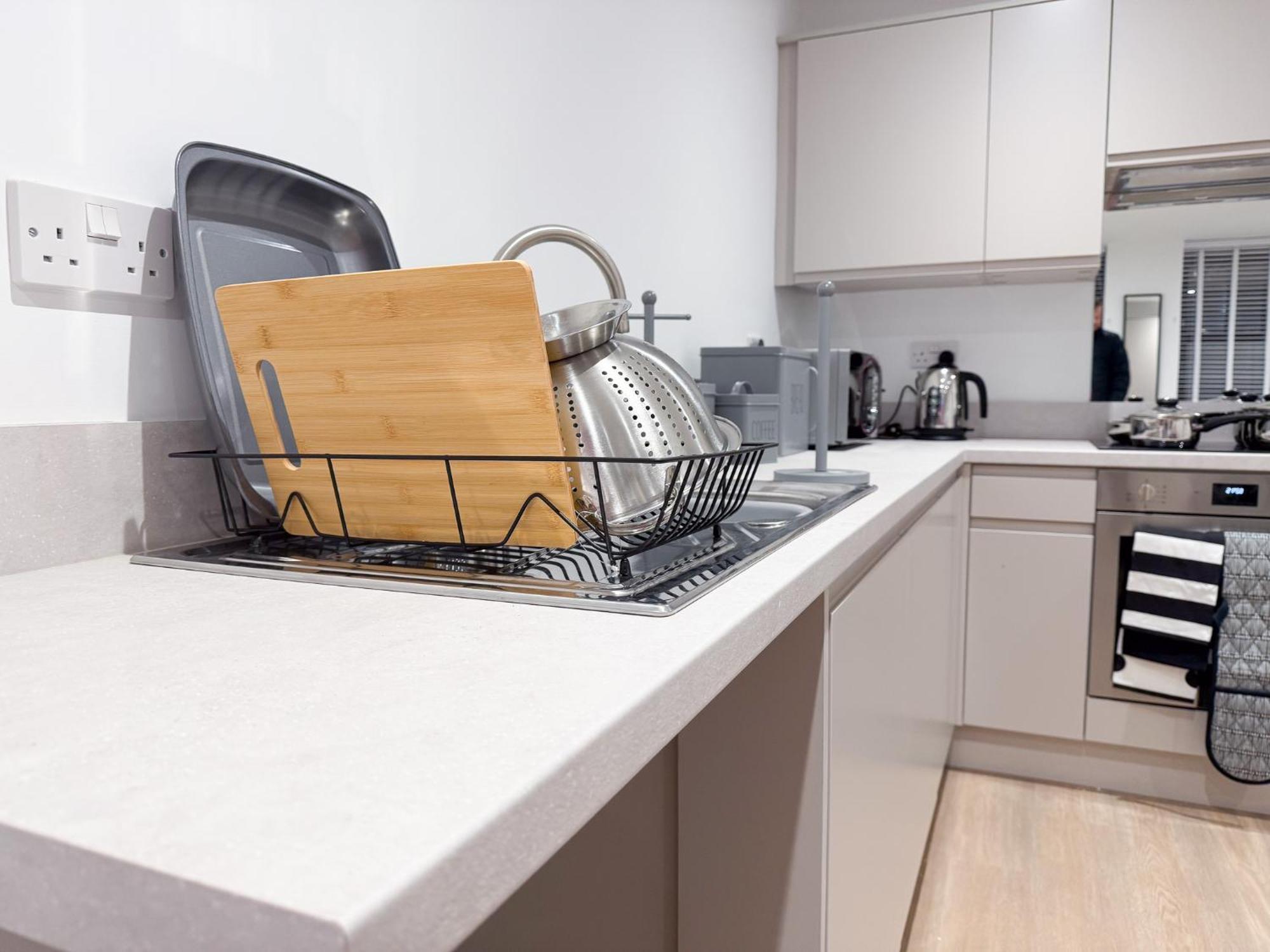 Spacious Modern 1 Bed Apartments In St Neots - Perfect For Contractors & Professionals - Free Parking - Wifi - Fully Equipped Kitchen - Smart Tv Ideal For Work Stays And Long Projects Eksteriør bilde