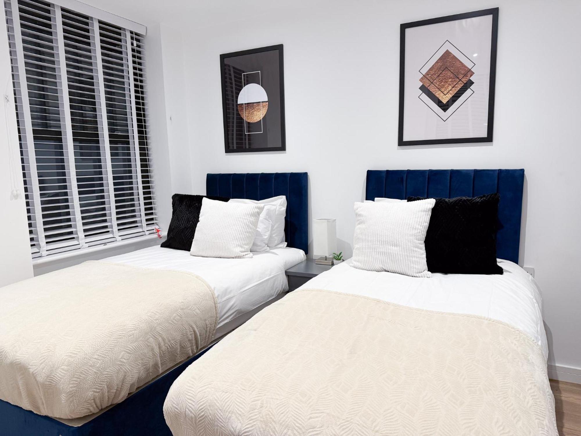 Spacious Modern 1 Bed Apartments In St Neots - Perfect For Contractors & Professionals - Free Parking - Wifi - Fully Equipped Kitchen - Smart Tv Ideal For Work Stays And Long Projects Eksteriør bilde